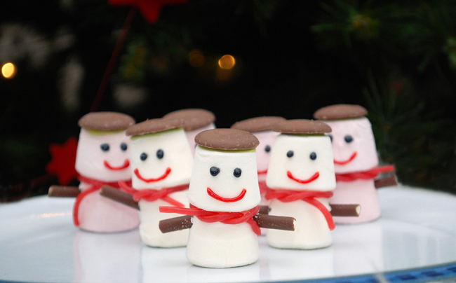 Marshmallow snowmen and Merry Christmas!